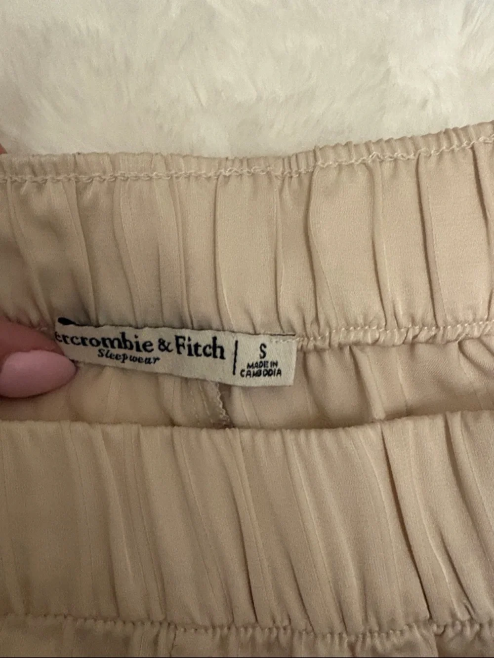 Abercrombie & Fitch Cream Satin Stripe Sleep Shorts - Picture 2 of 3